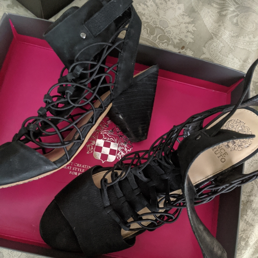 Gorgeous shoes!! Great condition!